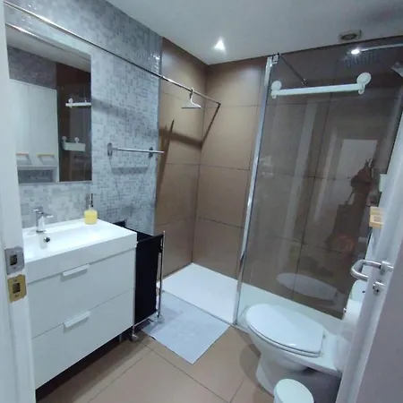 Atico Terrace: Mountain & Marina Views With Pool *